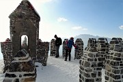 89 Ai Tre Faggi tempietto con Madonna circondato da dolmen